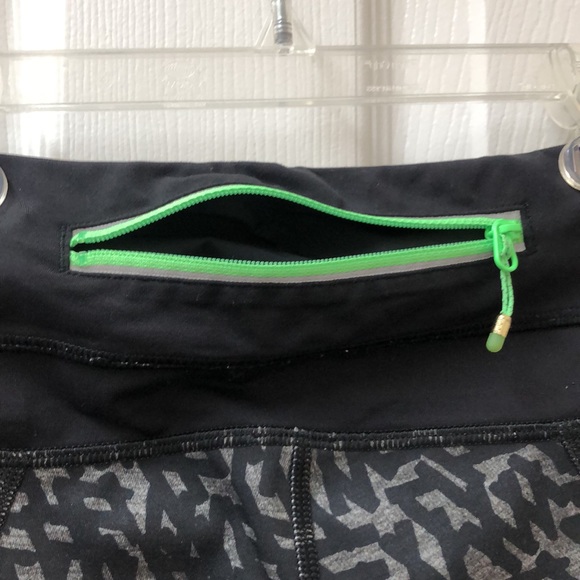 Lululemon Inspire Crop II *Full-On Luxtreme - Picture 14 of 14